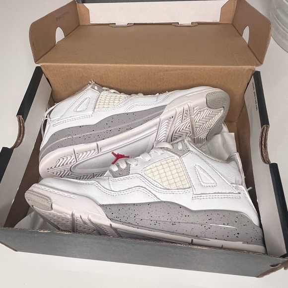 Jordan 4’s Oreo - Picture 1 of 5